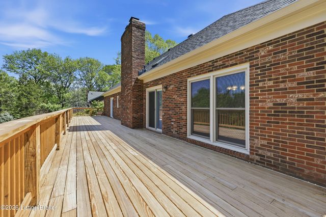 1507 Colonial Ct, Goshen, KY 40026