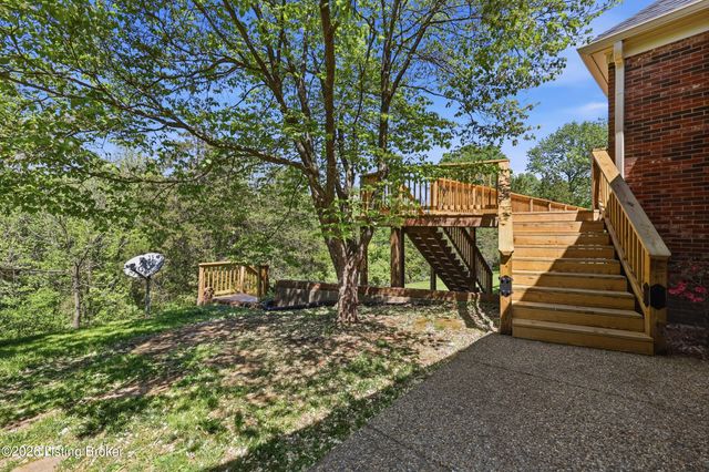 1507 Colonial Ct, Goshen, KY 40026