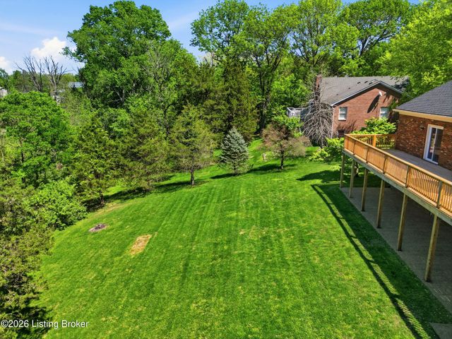 1507 Colonial Ct, Goshen, KY 40026