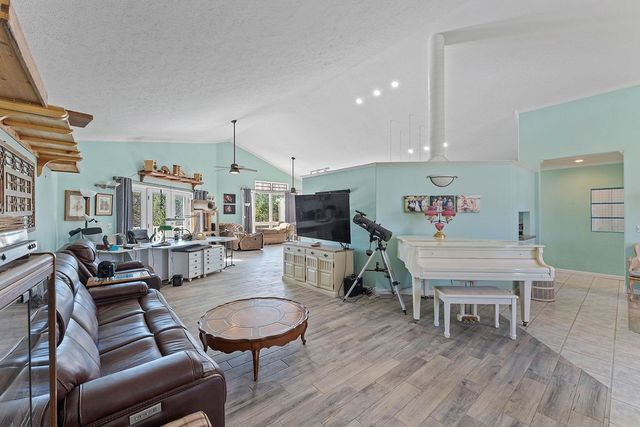 227 County Road 3321, Eureka Springs, AR 72632