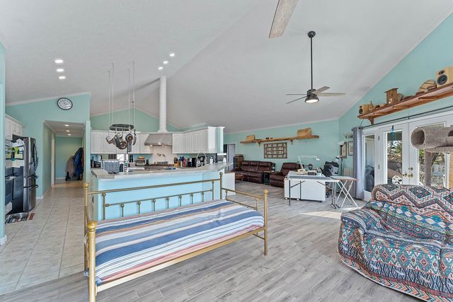 227 County Road 3321, Eureka Springs, AR 72632