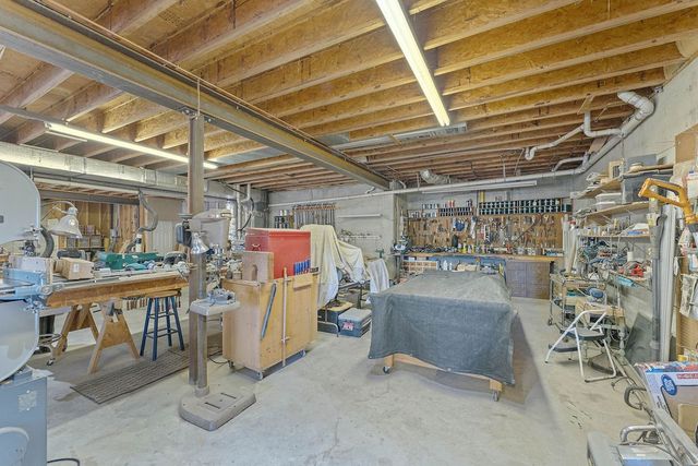 227 County Road 3321, Eureka Springs, AR 72632