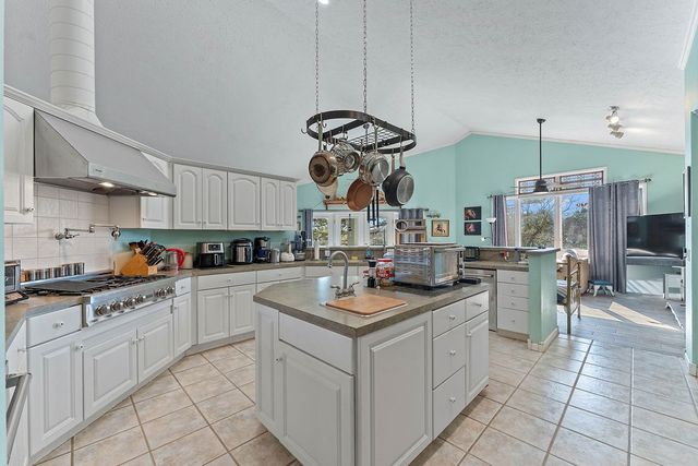 227 County Road 3321, Eureka Springs, AR 72632