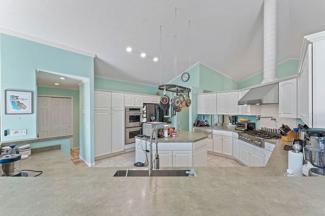 227 County Road 3321, Eureka Springs, AR 72632