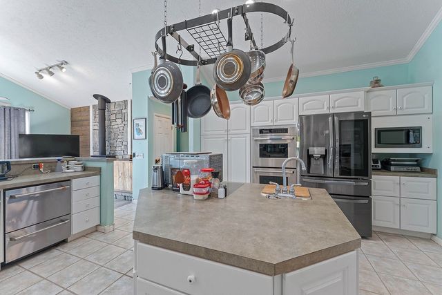 227 County Road 3321, Eureka Springs, AR 72632