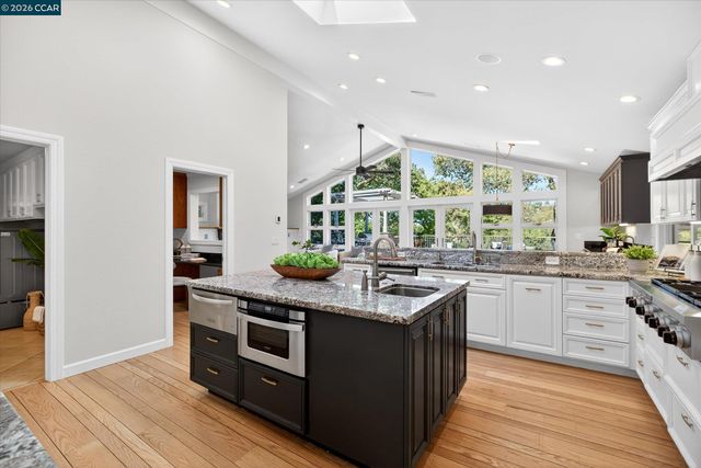 36 Oak Drive, Orinda, CA 94563