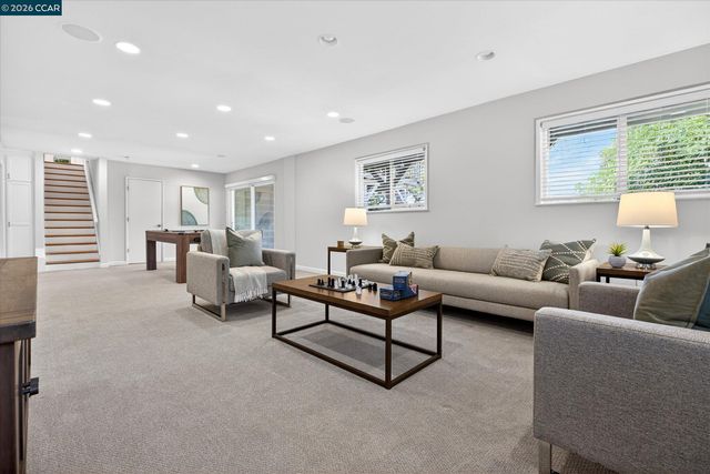 36 Oak Drive, Orinda, CA 94563