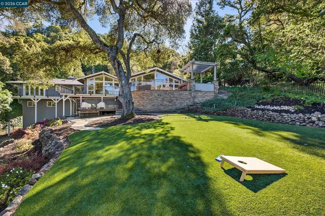 36 Oak Drive, Orinda, CA 94563