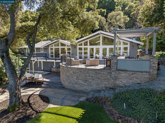 36 Oak Drive, Orinda, CA 94563