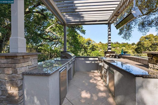 36 Oak Drive, Orinda, CA 94563