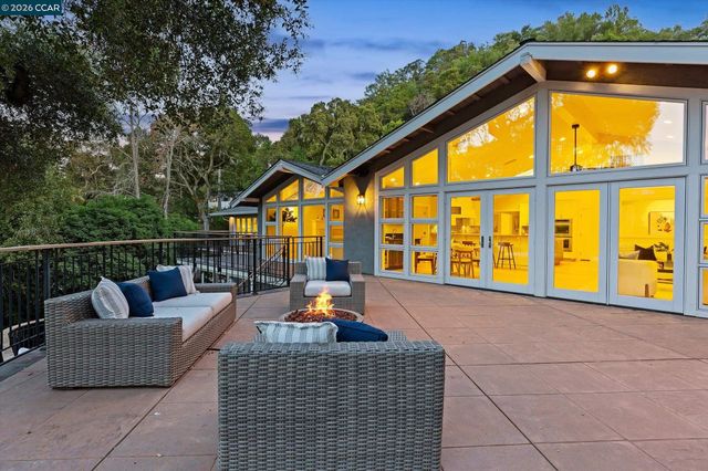 36 Oak Drive, Orinda, CA 94563