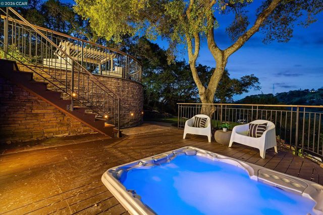 36 Oak Drive, Orinda, CA 94563