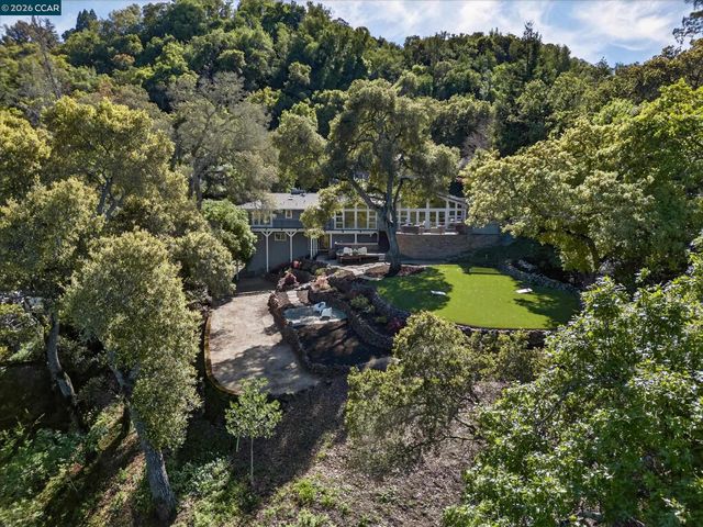 36 Oak Drive, Orinda, CA 94563