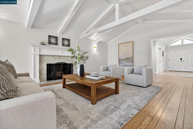 36 Oak Drive, Orinda, CA 94563