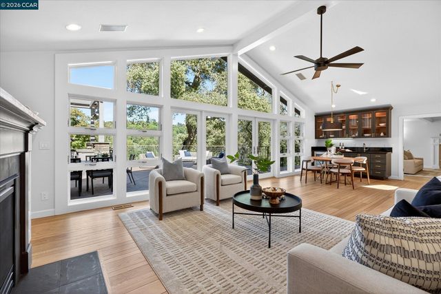 36 Oak Drive, Orinda, CA 94563