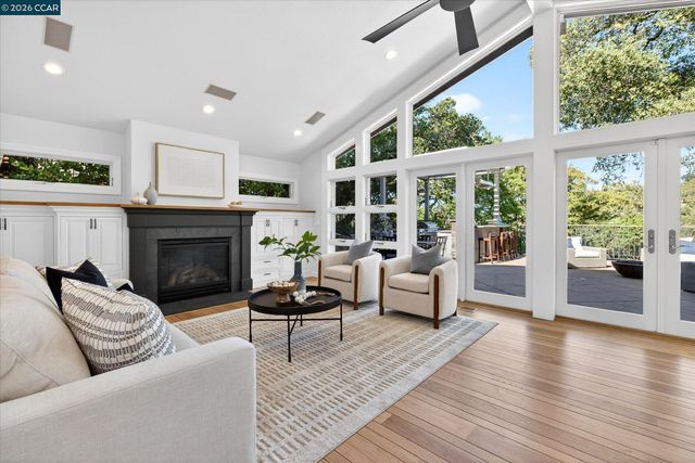 36 Oak Drive, Orinda, CA 94563