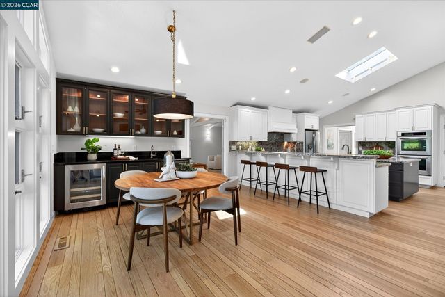 36 Oak Drive, Orinda, CA 94563