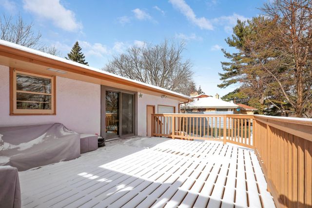 2728 Sheldon Street, Roseville, MN 55113