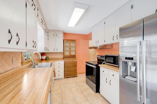 2728 Sheldon Street, Roseville, MN 55113