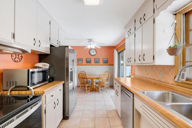 2728 Sheldon Street, Roseville, MN 55113