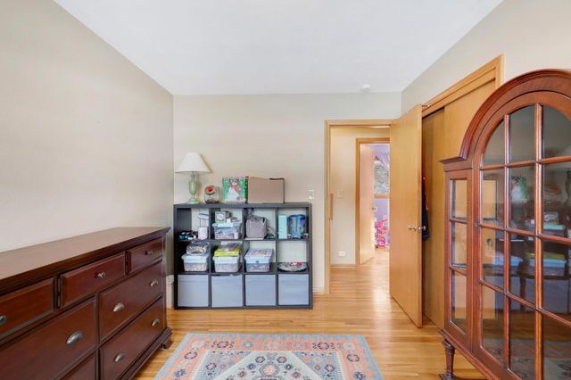 2728 Sheldon Street, Roseville, MN 55113