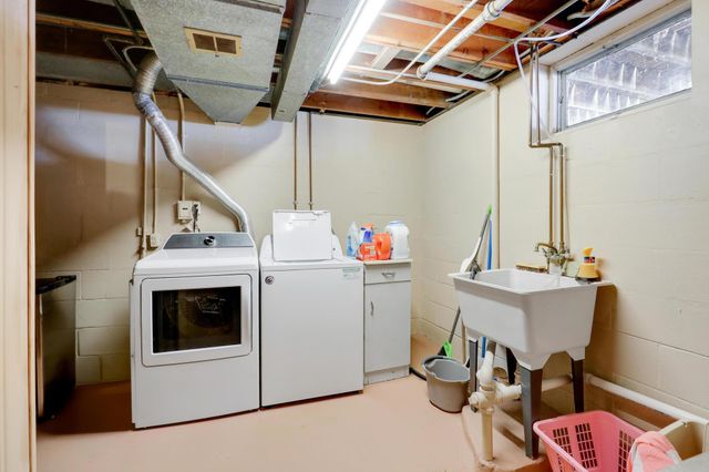 2728 Sheldon Street, Roseville, MN 55113