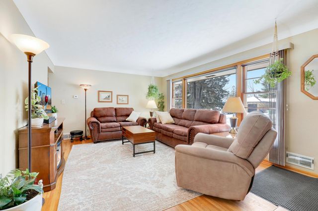 2728 Sheldon Street, Roseville, MN 55113