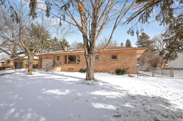 2728 Sheldon Street, Roseville, MN 55113