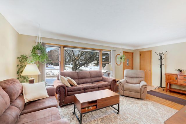 2728 Sheldon Street, Roseville, MN 55113