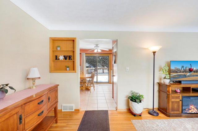 2728 Sheldon Street, Roseville, MN 55113