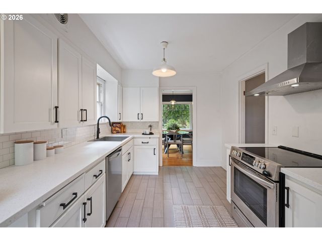 6615 N CURTIS Ave, Portland, OR 97217