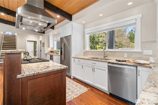 6219 89th Avenue SE, Mercer Island, WA 98040