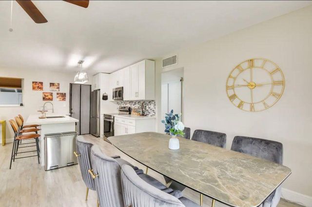 6599 Roosevelt St, Hollywood, FL 33024