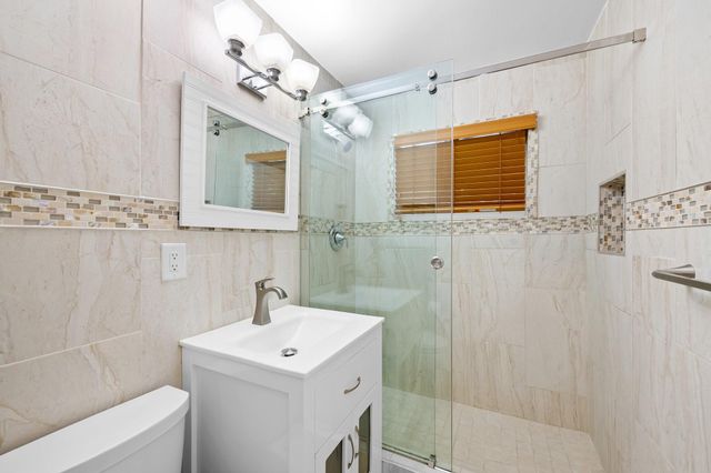 2021 NE 27th St, Lighthouse Point, FL 33064
