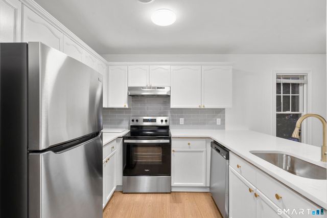 468 Main Street 318, East Lyme, CT 06357