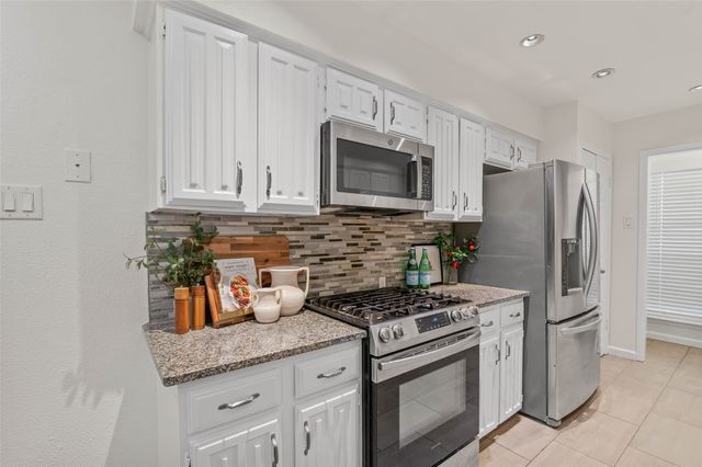 2600 Summertree Drive, Carrollton, TX 75006