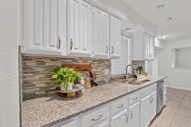 2600 Summertree Drive, Carrollton, TX 75006