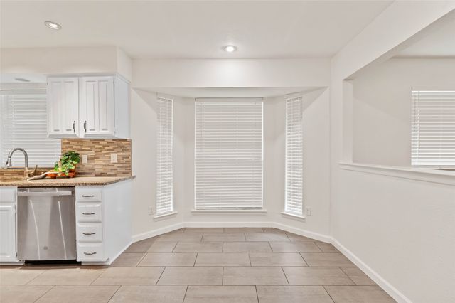 2600 Summertree Drive, Carrollton, TX 75006