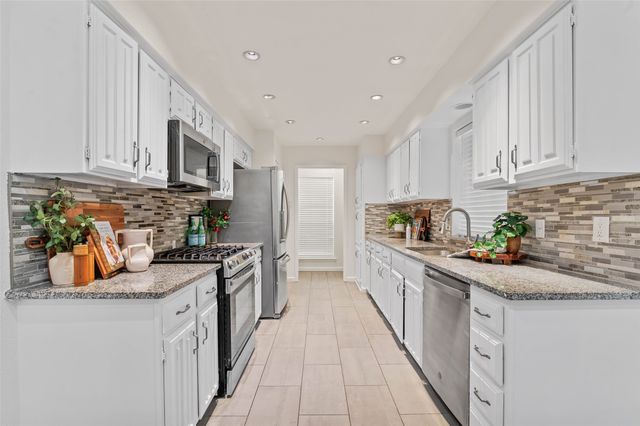 2600 Summertree Drive, Carrollton, TX 75006