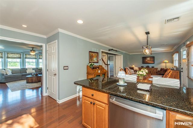 17 Leonard Terrace, Wayne, NJ 07470