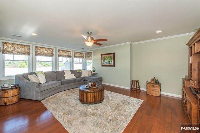 17 Leonard Terrace, Wayne, NJ 07470