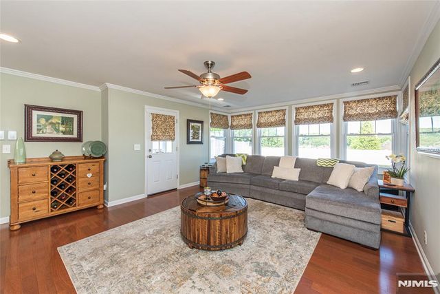 17 Leonard Terrace, Wayne, NJ 07470