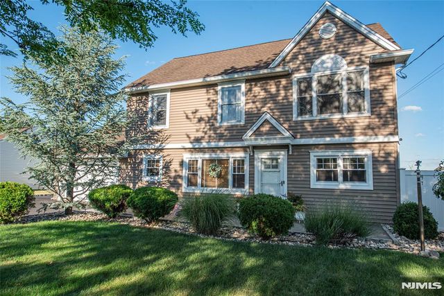 17 Leonard Terrace, Wayne, NJ 07470