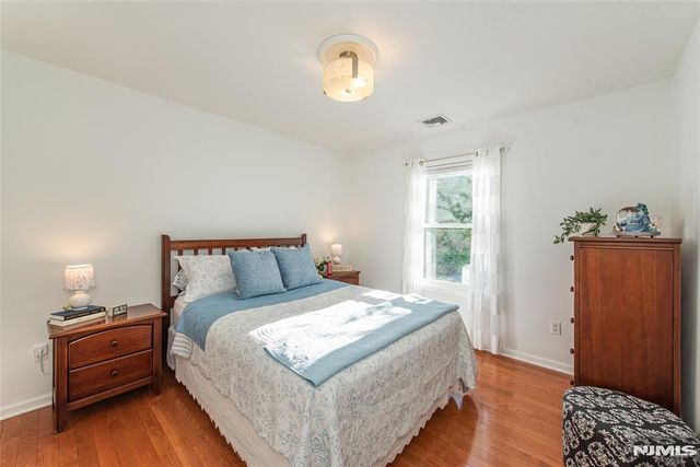 17 Leonard Terrace, Wayne, NJ 07470