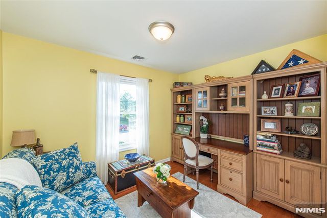 17 Leonard Terrace, Wayne, NJ 07470