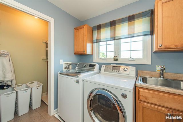 17 Leonard Terrace, Wayne, NJ 07470