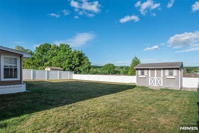17 Leonard Terrace, Wayne, NJ 07470