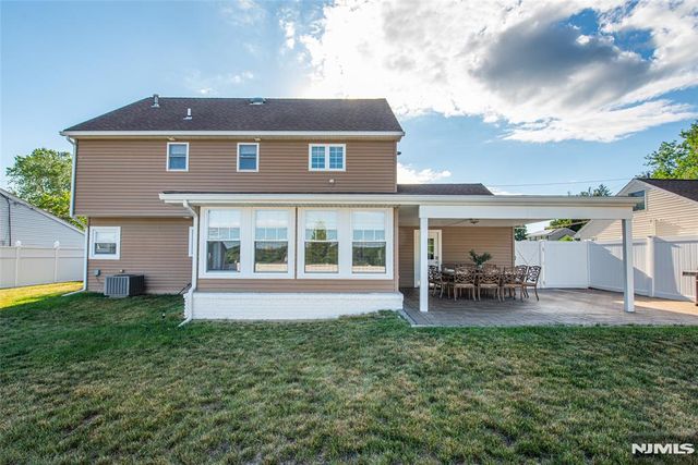 17 Leonard Terrace, Wayne, NJ 07470