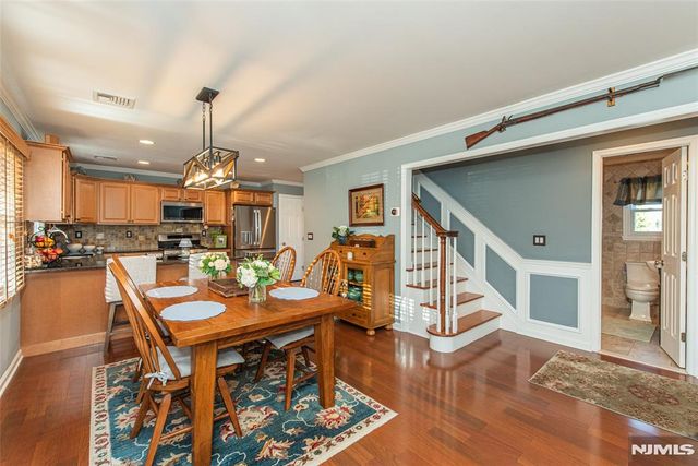 17 Leonard Terrace, Wayne, NJ 07470