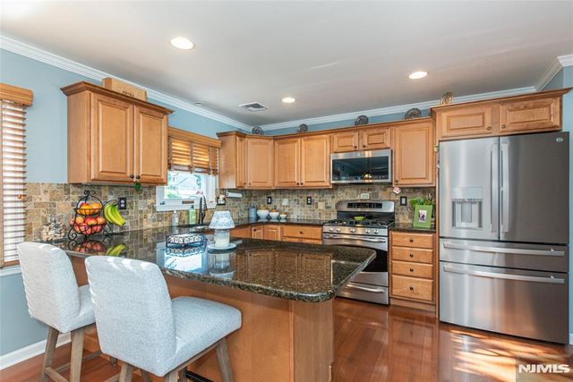 17 Leonard Terrace, Wayne, NJ 07470